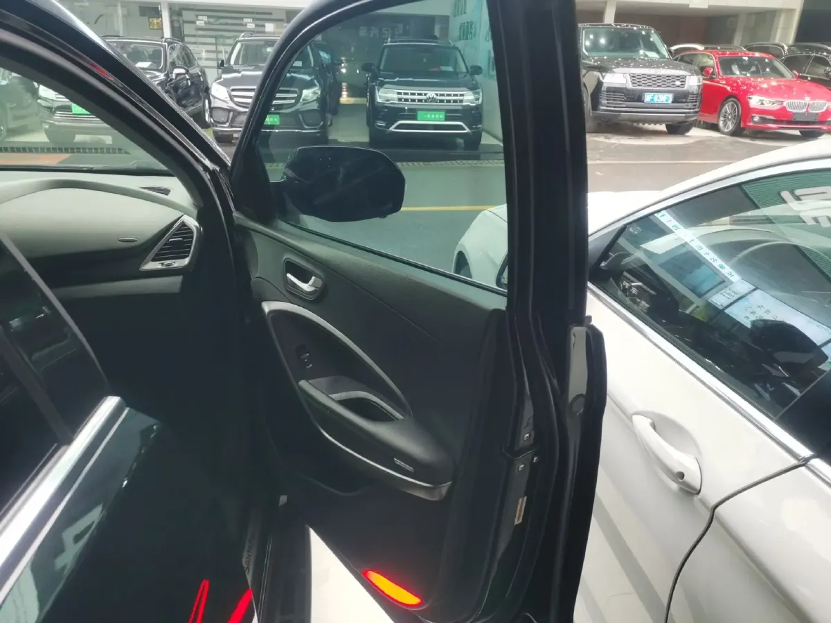 2013 Hyundai Grand SantaFe 3.0L 264HP V6 6AT,autocango,china used car exporter,china ev exporter,chinese used car exporter,chinese used ev exporter