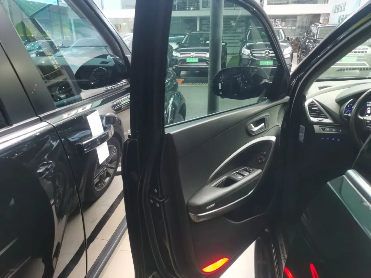 2013 Hyundai Grand SantaFe 3.0L 264HP V6 6AT,autocango,china used car exporter,china ev exporter,chinese used car exporter,chinese used ev exporter