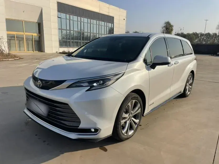 2023 Toyota Sienna 2.5L 189HP L4 E-CVT Hybrid