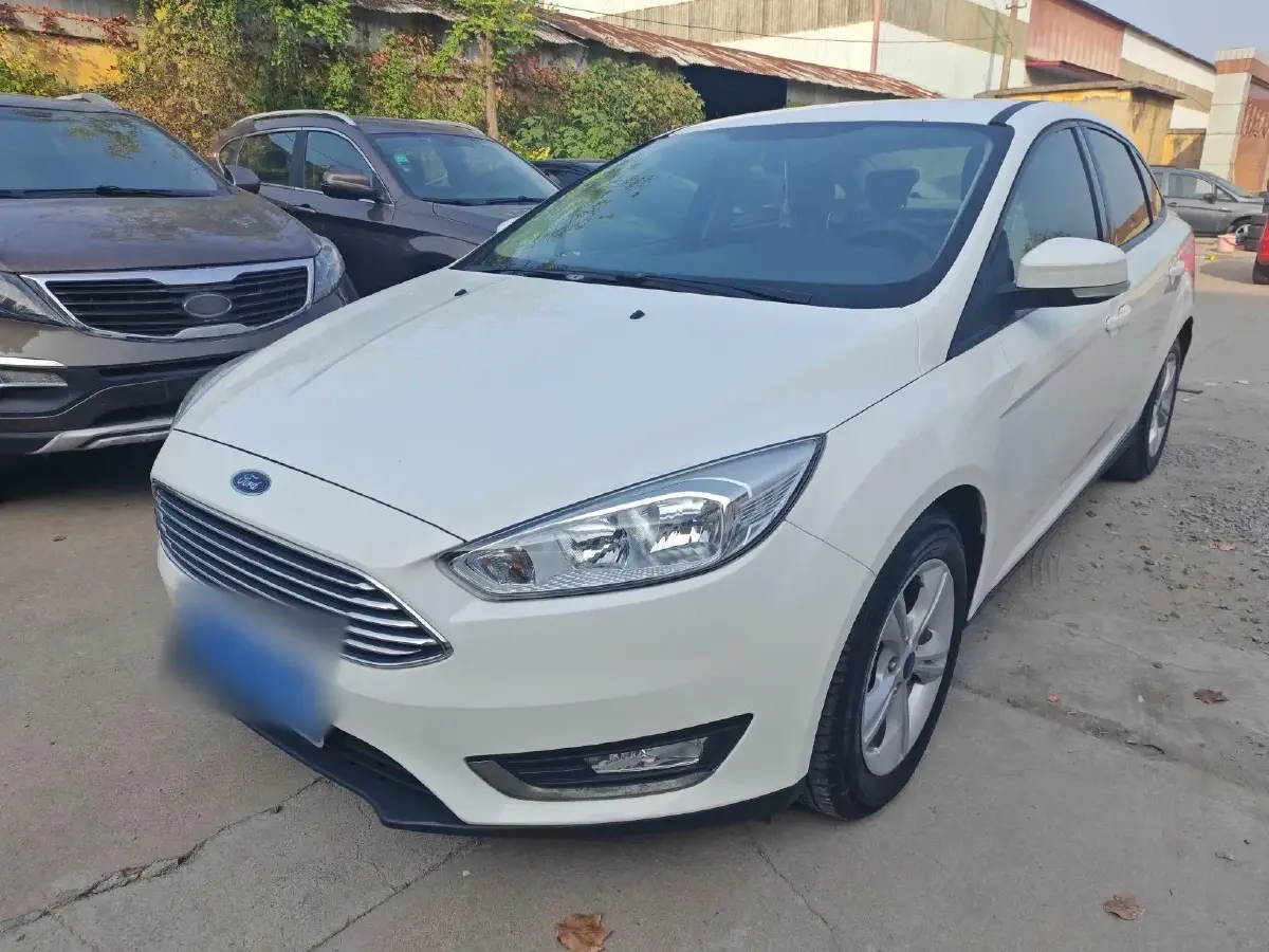 2017 Ford Focus 1.6L 125HP L4 5MT