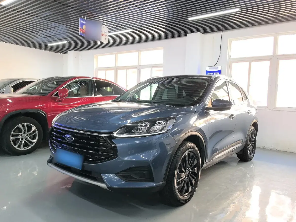 2024 Ford Escape 2.0T 248HP L4 8AT