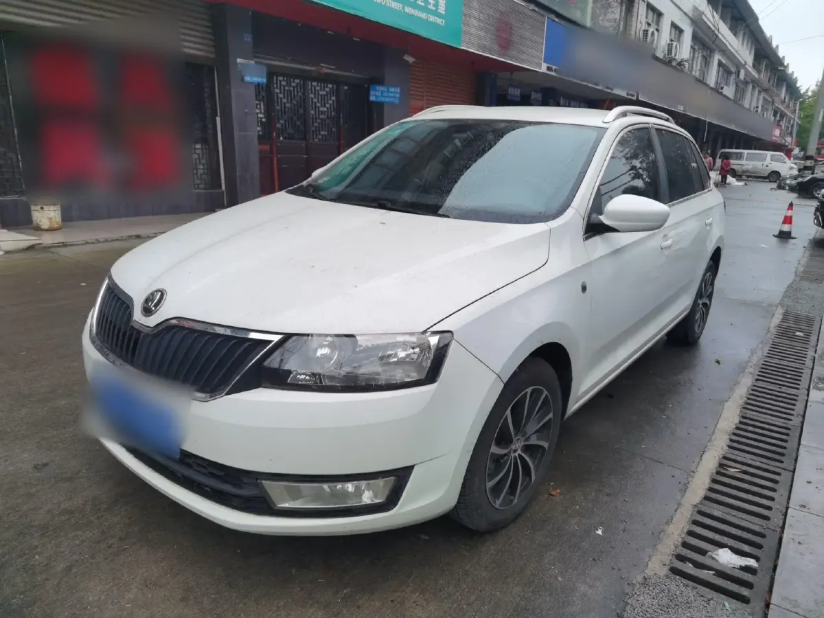 2016 Skoda Rapid Spaceback 1.4L 90HP L4 5MT