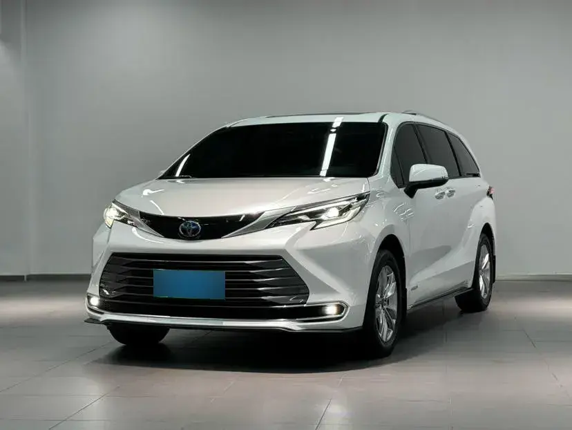 2021 Toyota Sienna 2.5L 192HP L4 E-CVT Hybrid