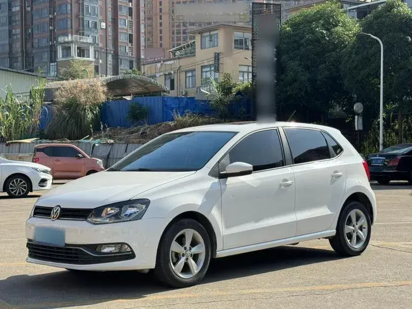2016 Volkswagen Polo 1.6L 110HP L4 6AT
