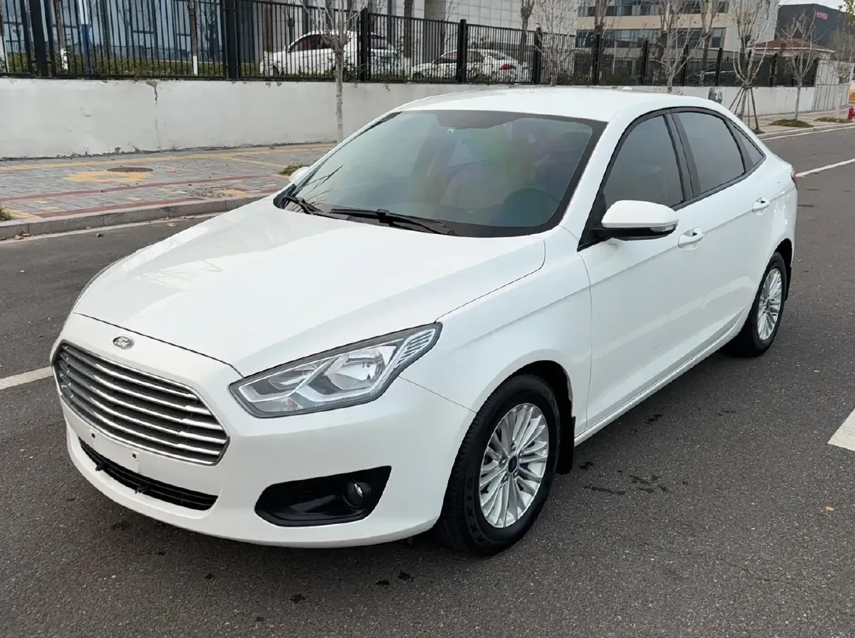 2017 Ford Escort 1.5L 113HP L4 5MT