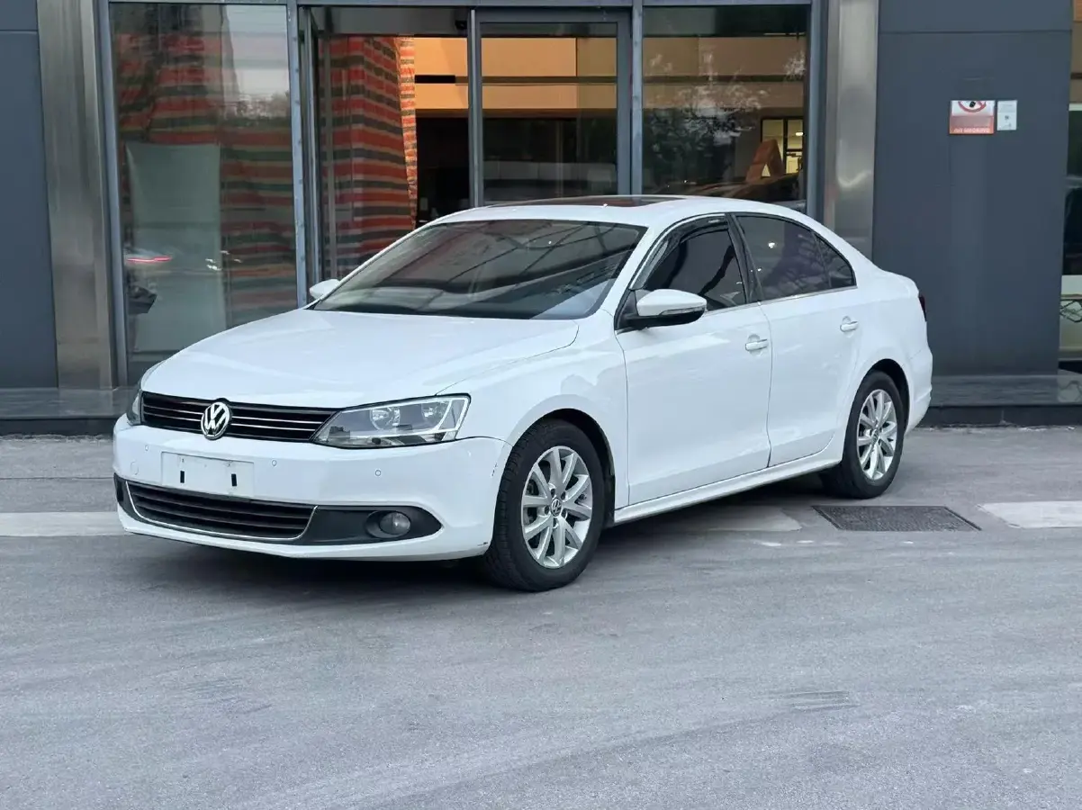 2013 Volkswagen Sagitar 1.4T 131HP L4 7DCT