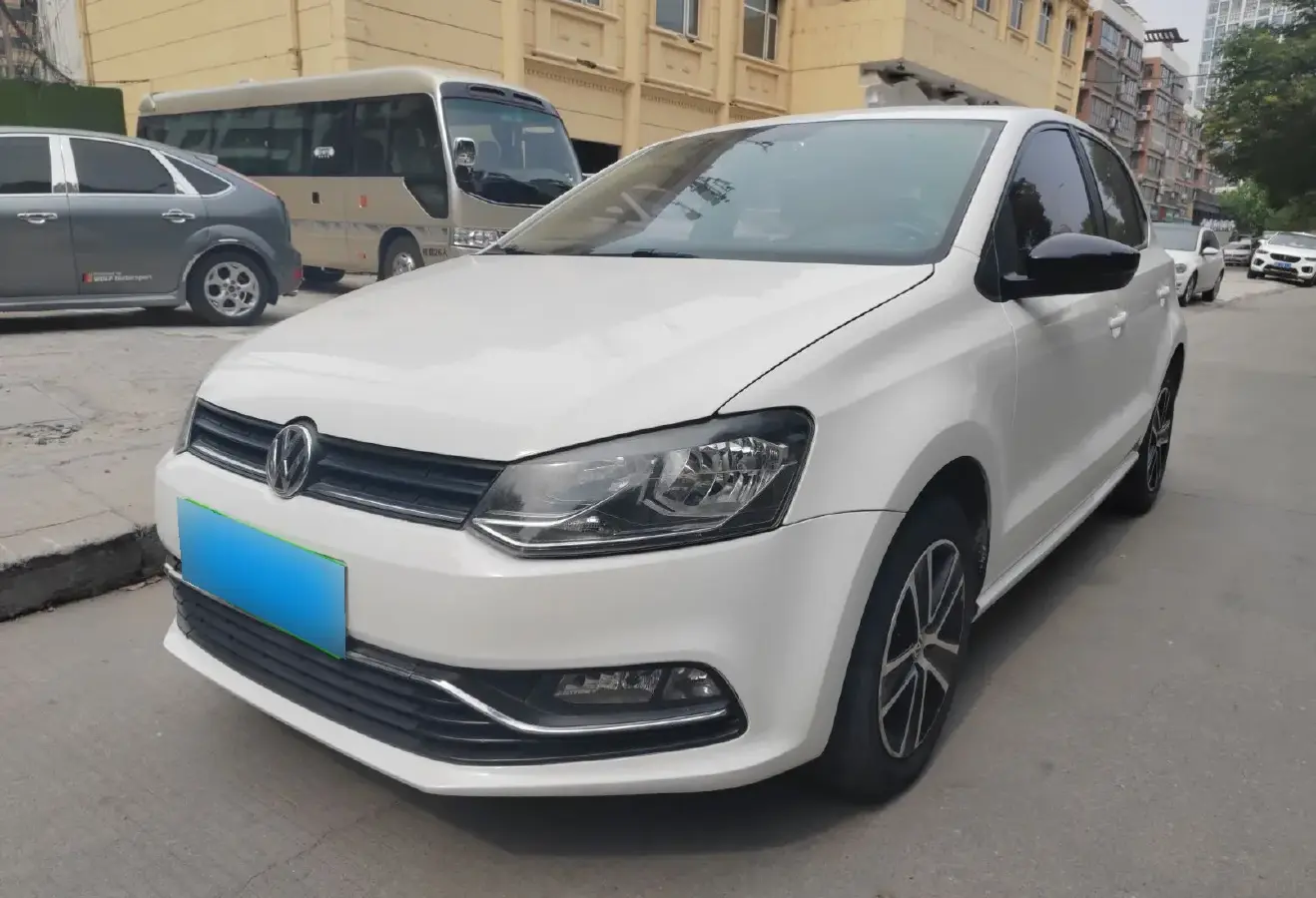 2014 Volkswagen Polo 1.6L 110HP L4 6AT