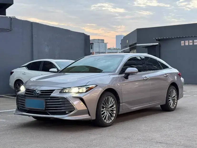 2019 Toyota Avalon 2.5L 178HP L4 E-CVT Hybrid