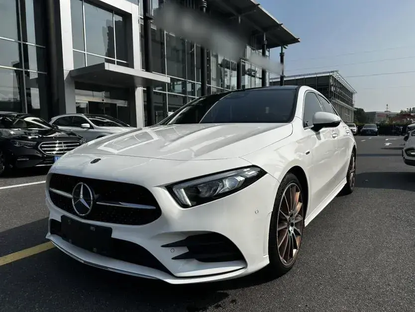2019 Mercedes-Benz A Class 1.3T 163HP L4 7DCT