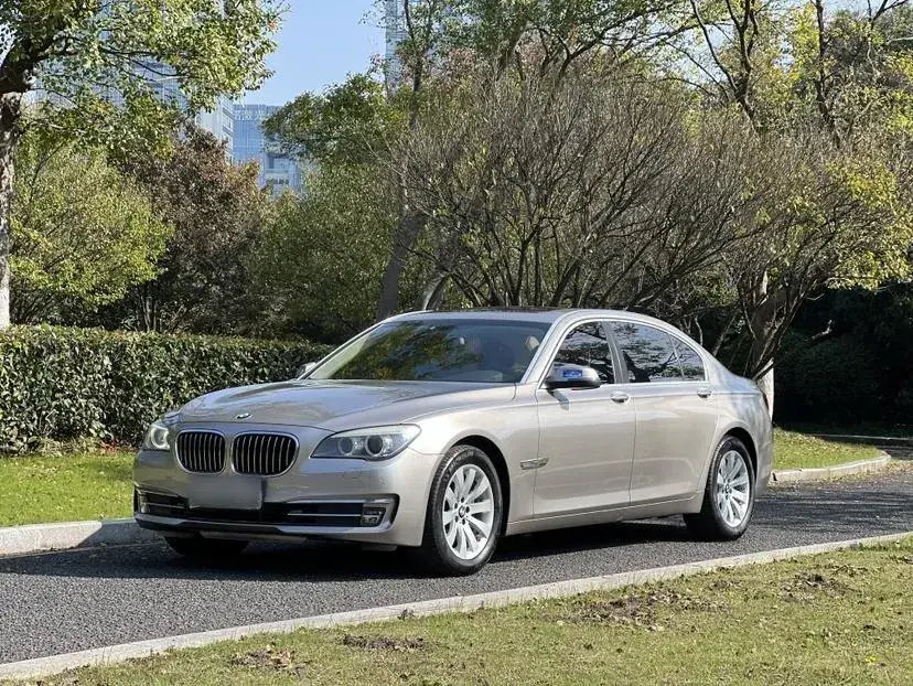 2013 BMW 7 Series 3.0L 258HP L6 8AT