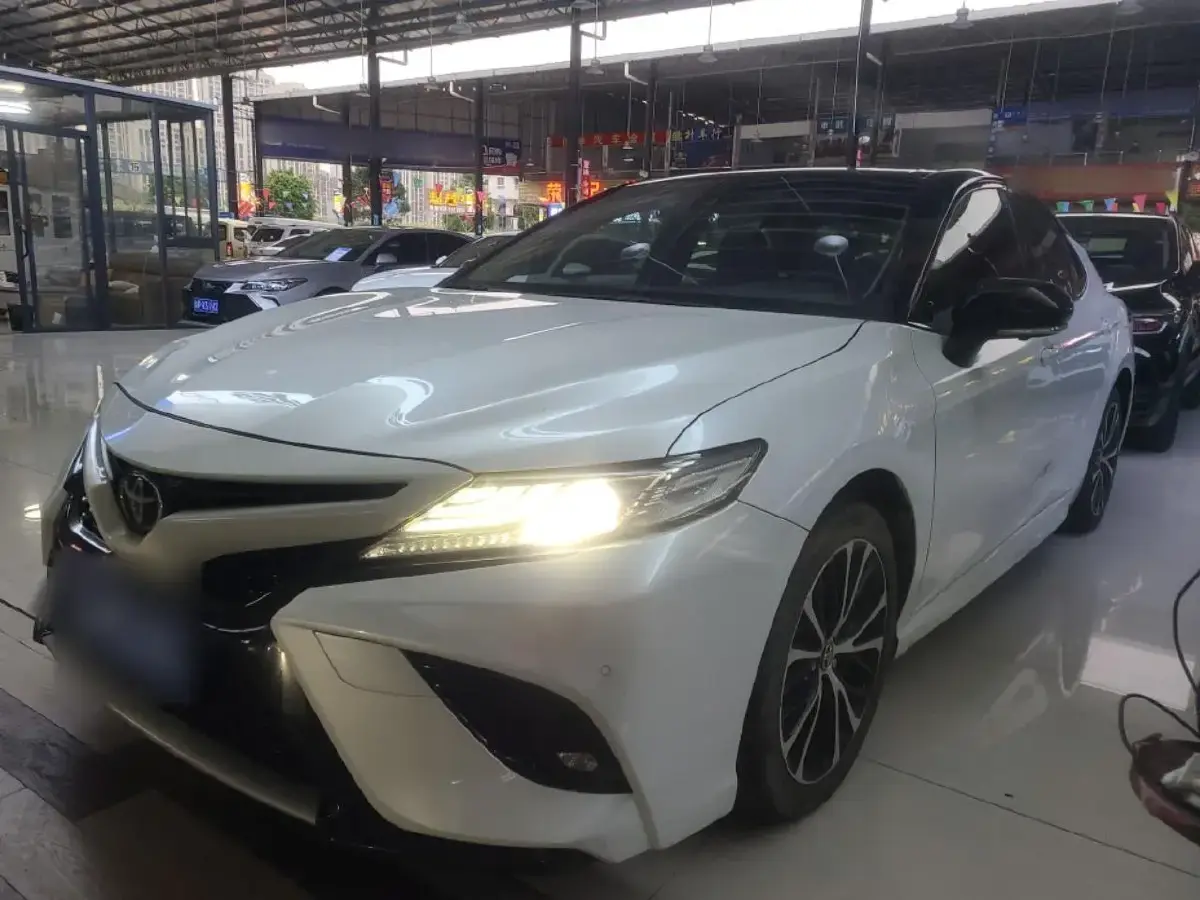 2019 Toyota Camry 2.5L 209HP L4 8AT