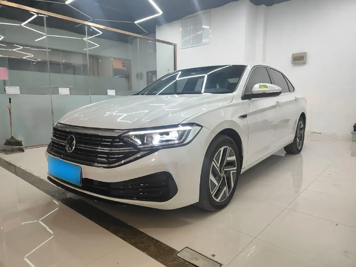 2023 Volkswagen Sagitar 1.5T 160HP L4 7DCT