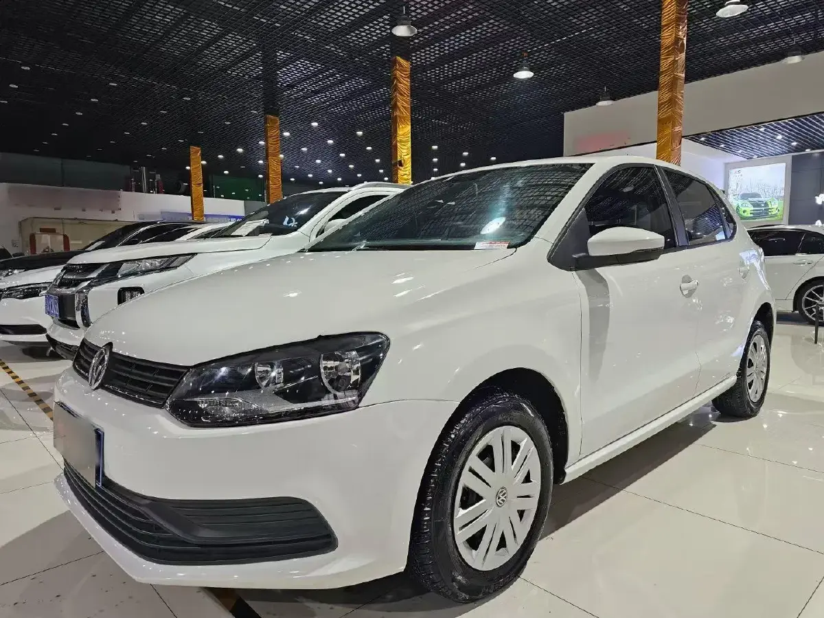 2016 Volkswagen Polo 1.4L 90HP L4 6AT