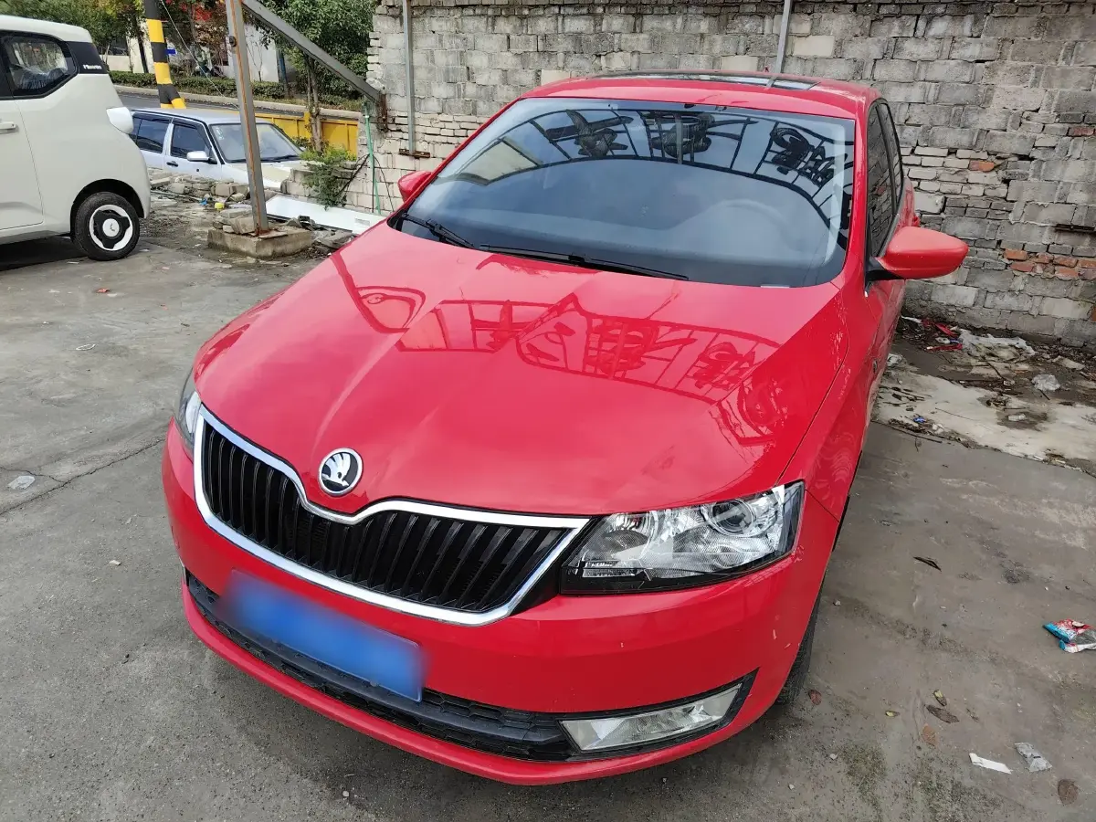 2016 Skoda Rapid Spaceback 1.6L 110HP L4 6AT