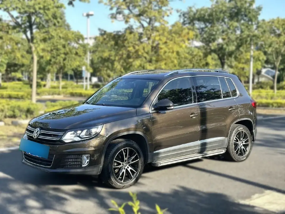 2015 Volkswagen Tiguan 2.0T 200HP L4 6AT