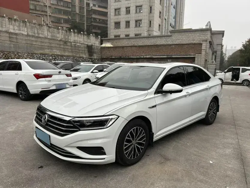 2021 Volkswagen Sagitar 1.2T 116HP L4 7DCT