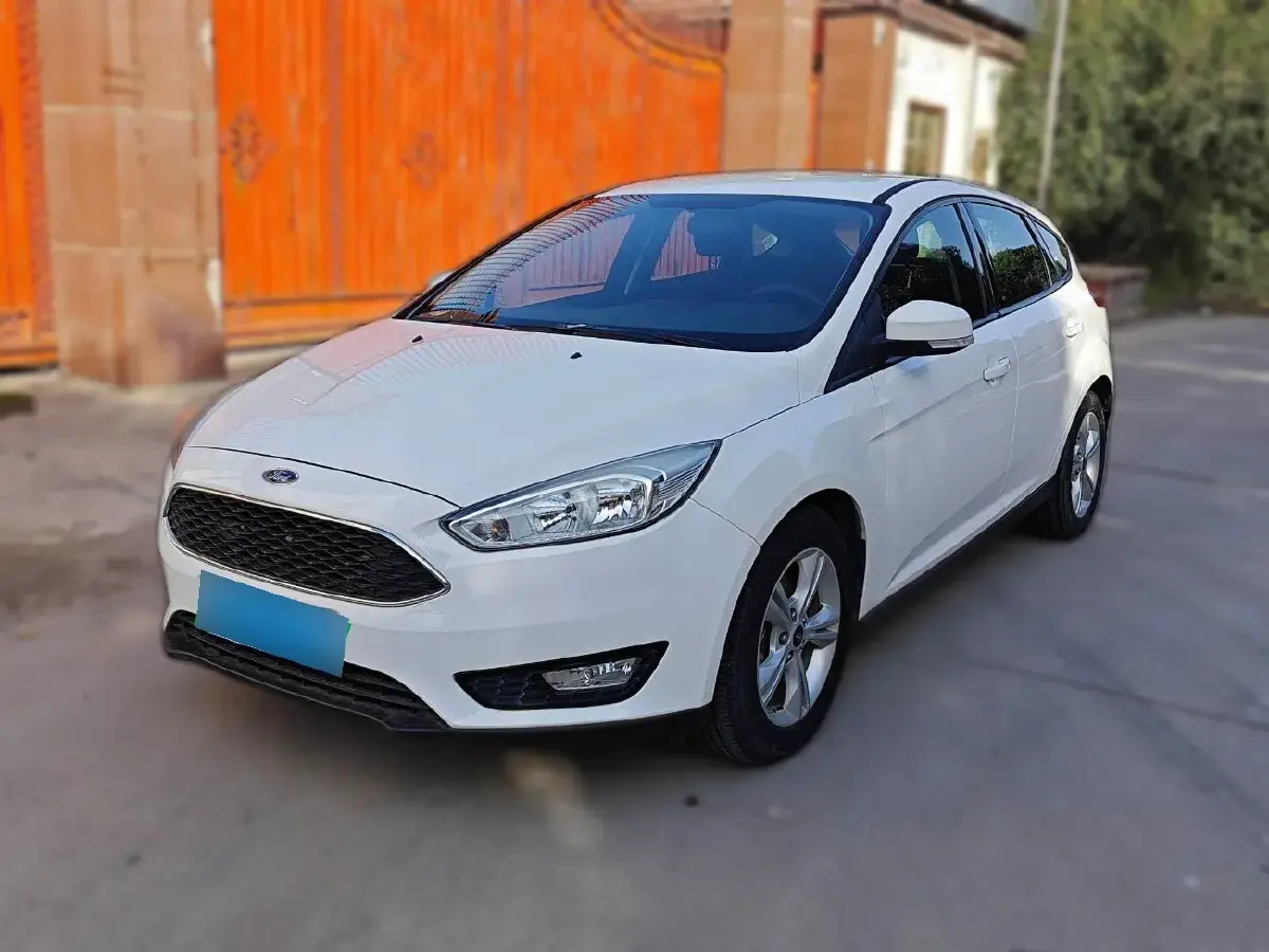 2017 Ford Focus 1.6L 125HP L4 5MT