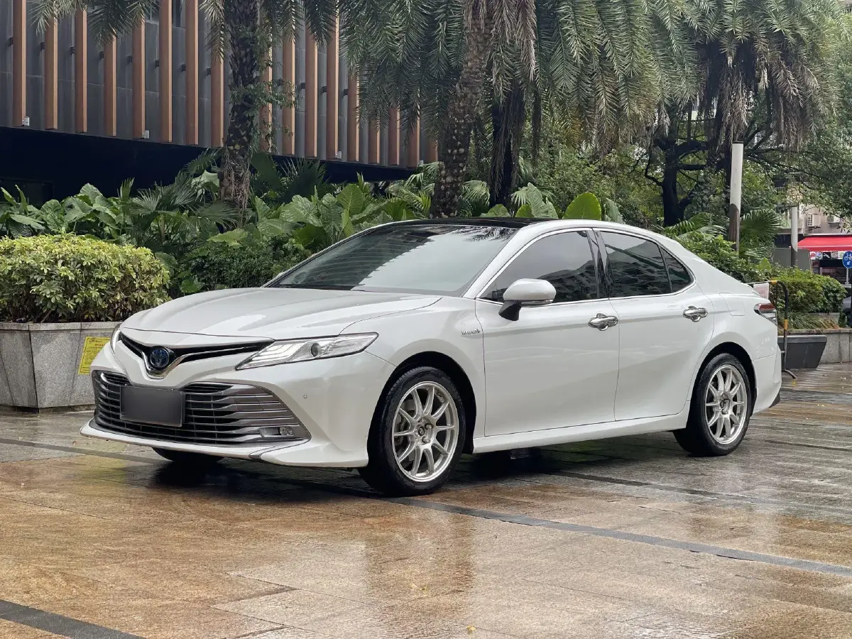 2018 Toyota Camry 2.5L 178HP L4 E-CVT Hybrid