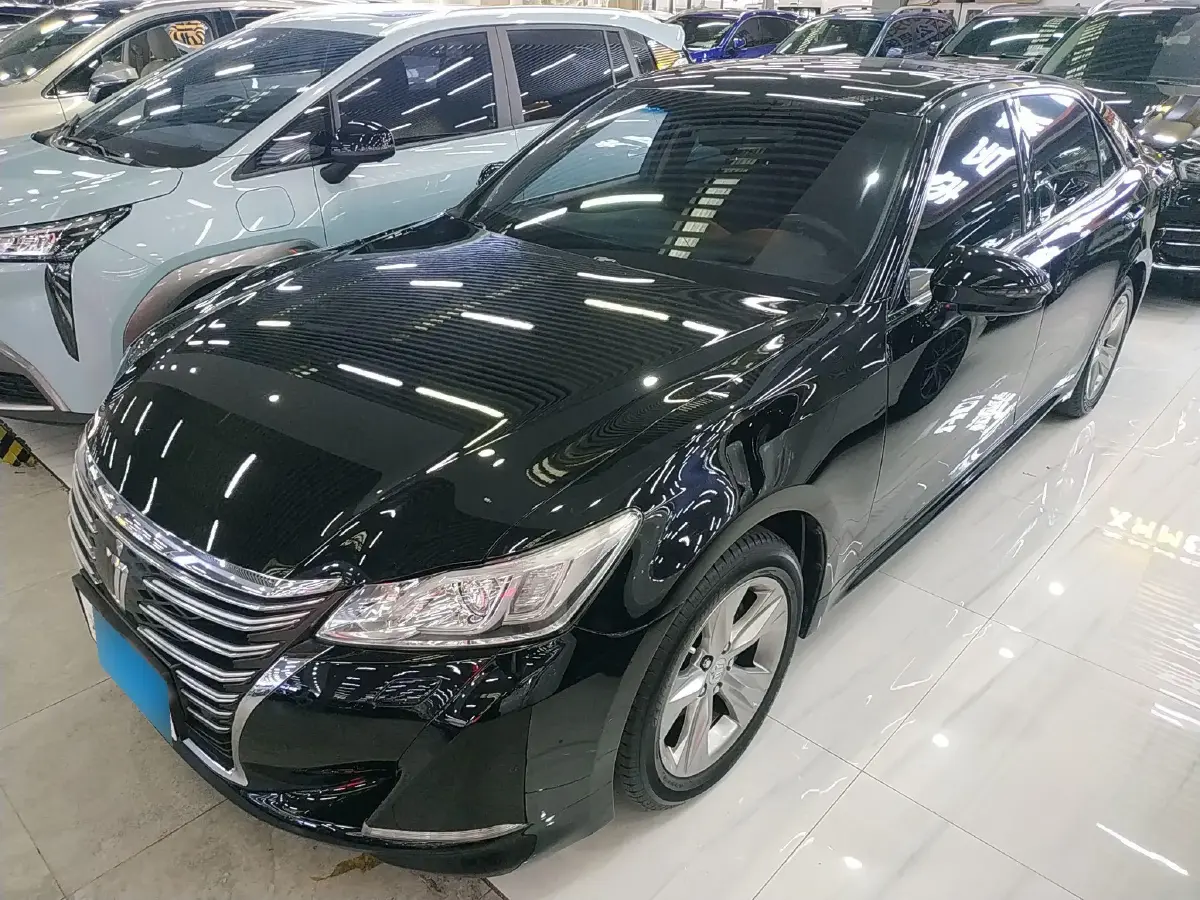 2015 Toyota Crown 2.5L 193HP V6 6AT
