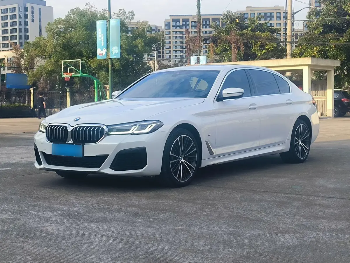 2022 BMW 5 Series 2.0T 252HP L4 8AT