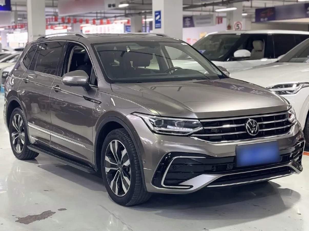 2022 Volkswagen Tiguan L 2.0T 186HP L4 7DCT,autocango,china used car exporter,china ev exporter,chinese used car exporter,chinese used ev exporter