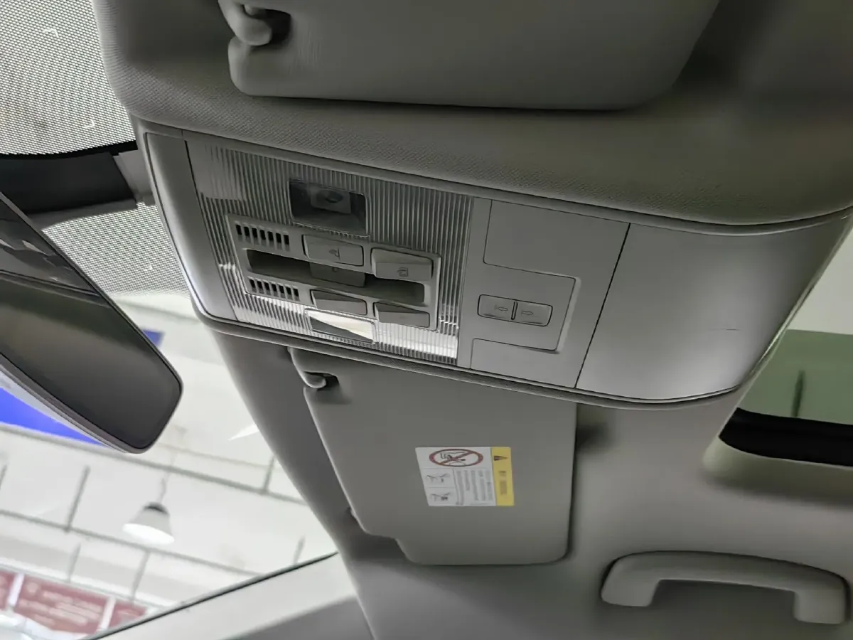 2022 Volkswagen Tiguan L 2.0T 186HP L4 7DCT,autocango,china used car exporter,china ev exporter,chinese used car exporter,chinese used ev exporter