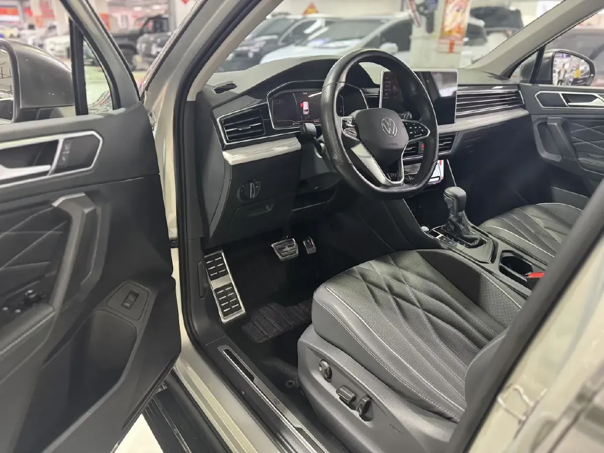 2022 Volkswagen Tiguan L 2.0T 186HP L4 7DCT,autocango,china used car exporter,china ev exporter,chinese used car exporter,chinese used ev exporter