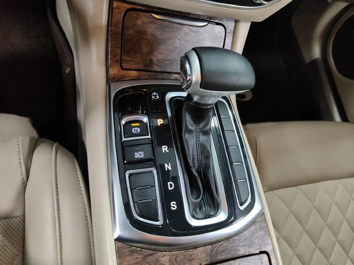 2016 GAC Trumpchi GA8 2.0T 197HP L4 6AT,autocango,china used car exporter,china ev exporter,chinese used car exporter,chinese used ev exporter