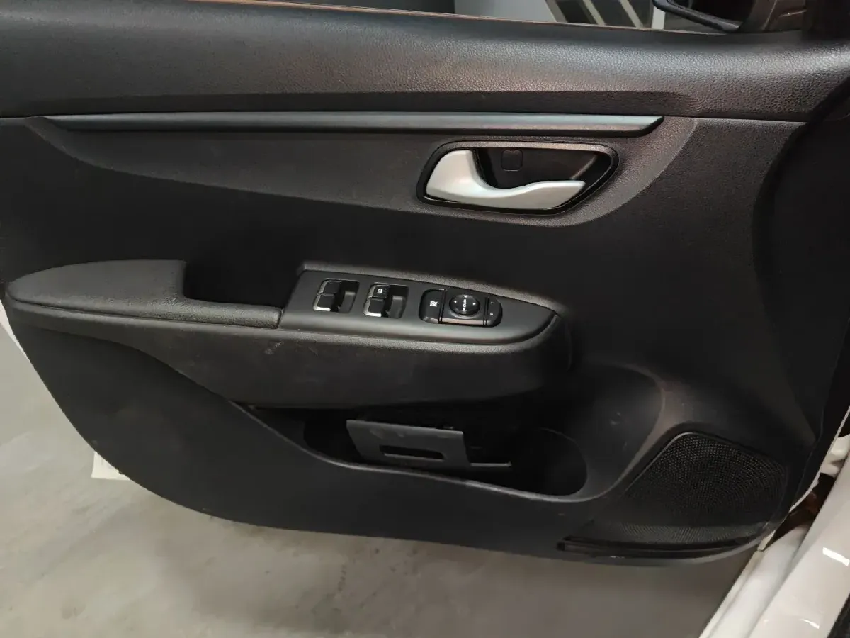 2017 Kia K2 1.4L 100HP L4 6AT,autocango,china used car exporter,china ev exporter,chinese used car exporter,chinese used ev exporter