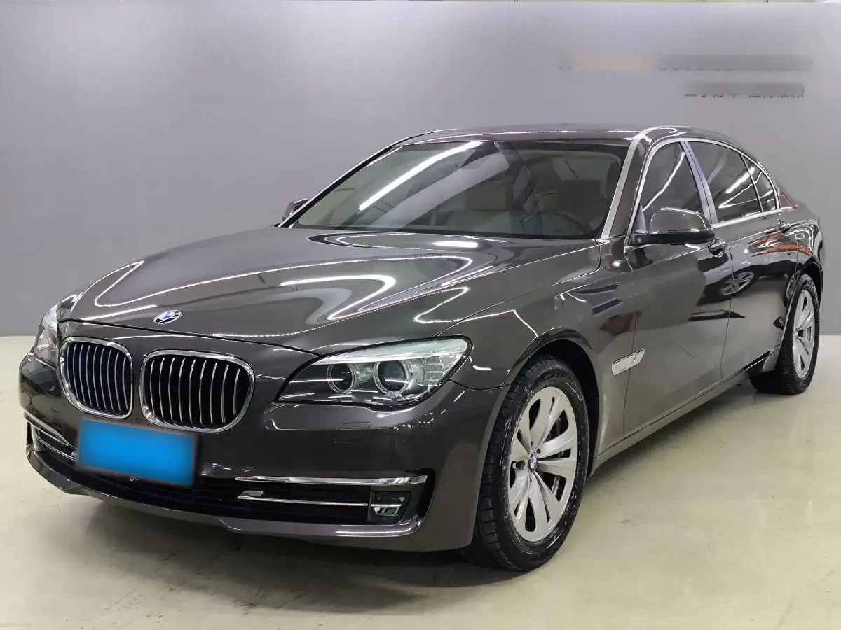 2013 BMW 7 Series 3.0L 258HP L6 8AT