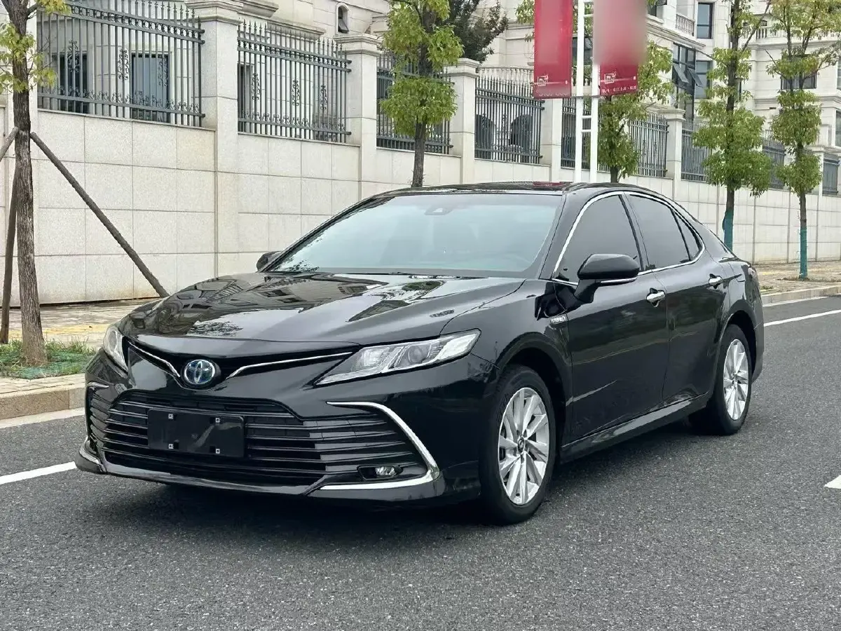 2021 Toyota Camry 2.5L 178HP L4 E-CVT Hybrid