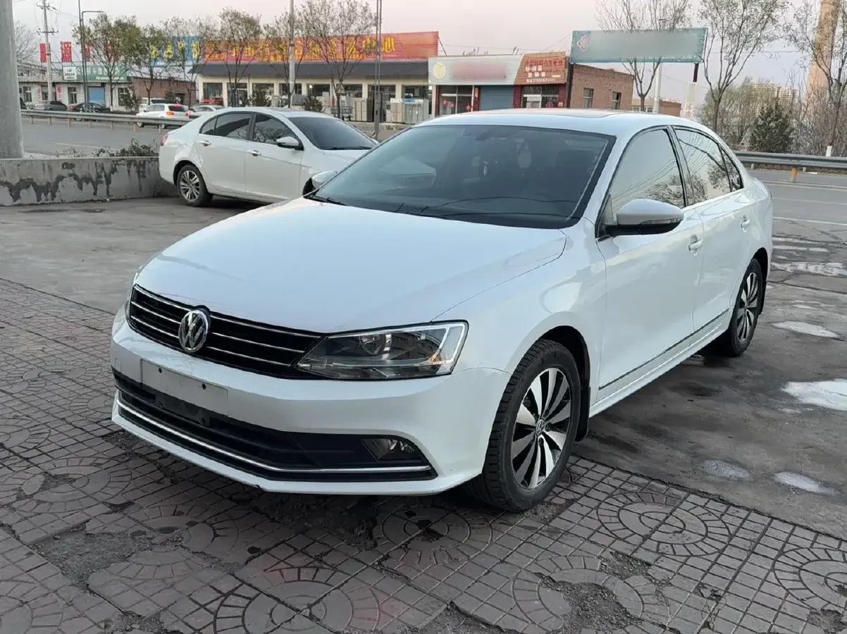 2018 Volkswagen Sagitar 1.6L 110HP L4 5MT