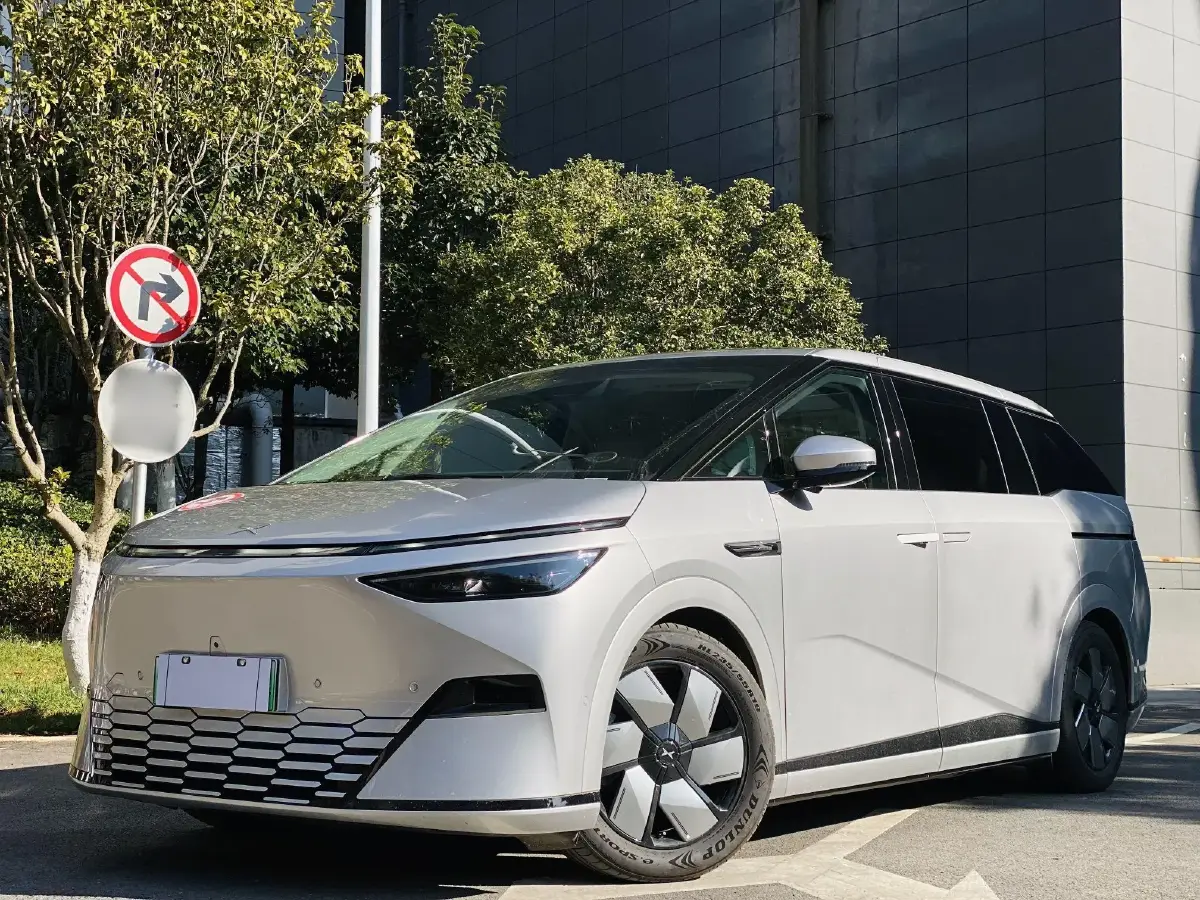 2024 Xpeng X9 BEV 84.5KWH