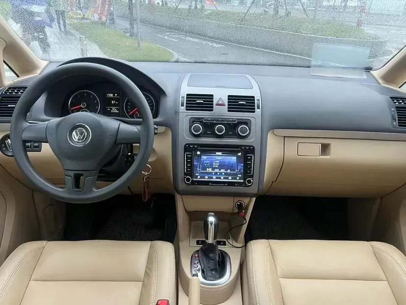 2011 Volkswagen Touran 1.4T 131HP L4 7DCT,autocango,china used car exporter,china ev exporter,chinese used car exporter,chinese used ev exporter