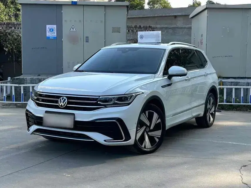 2023 Volkswagen Tiguan L 2.0T 220HP L4 7DCT