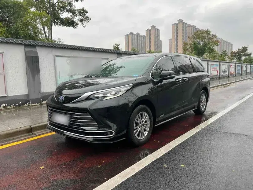 2021 Toyota Sienna 2.5L 192HP L4 E-CVT Hybrid