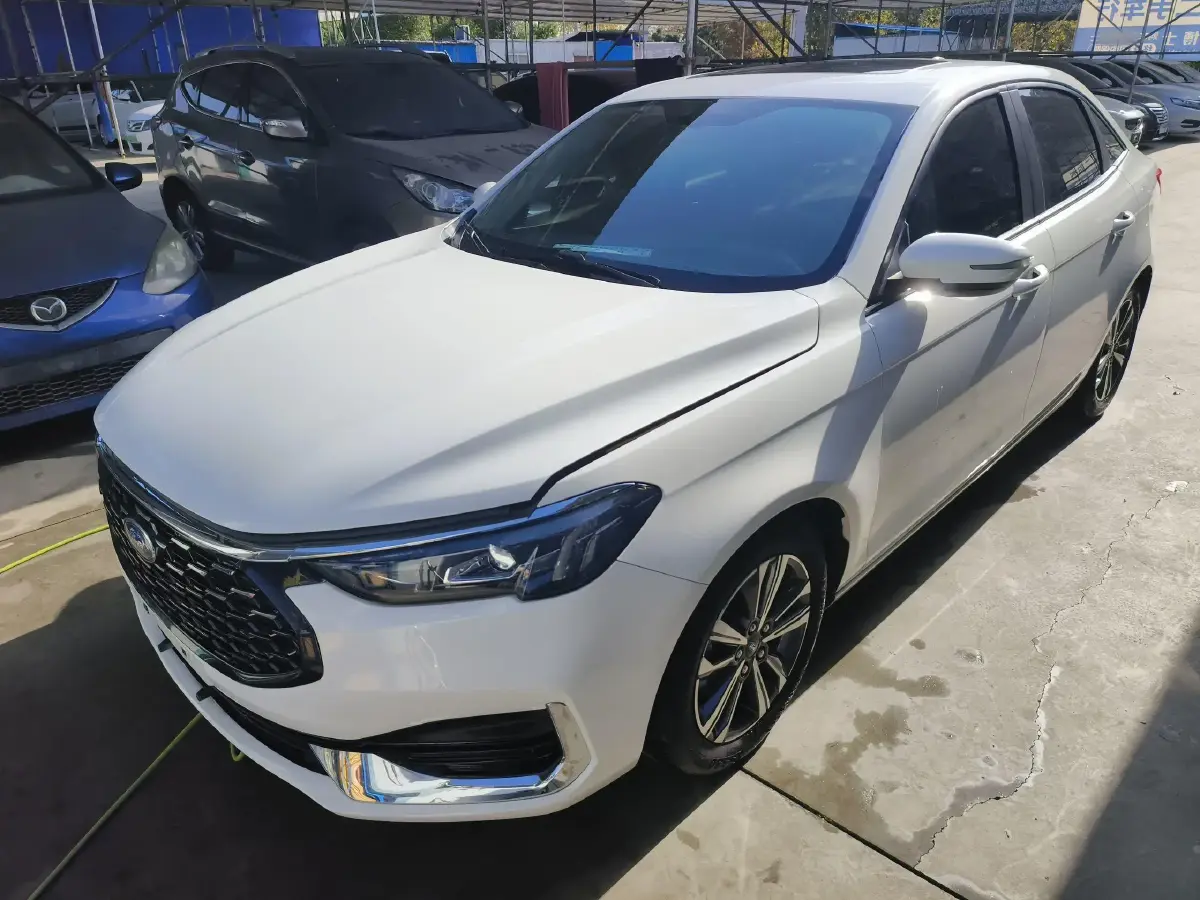 2021 Ford Escort 1.5L 122HP L3 6AT