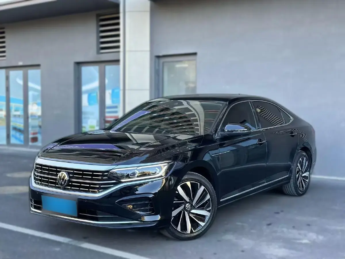 2024 Volkswagen Passat 2.0T 220HP L4 7DCT