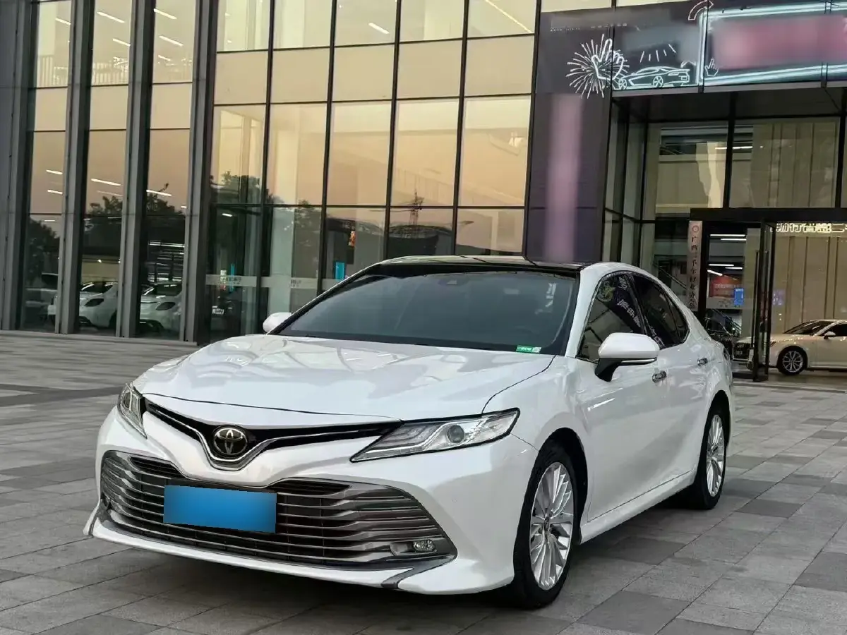2018 Toyota Camry 2.5L 209HP L4 8AT
