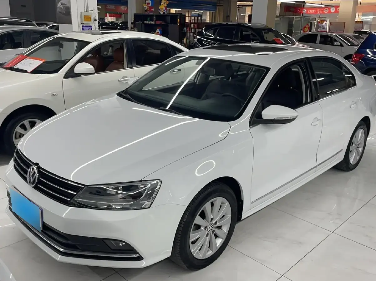 2015 Volkswagen Sagitar 1.4T 131HP L4 7DCT