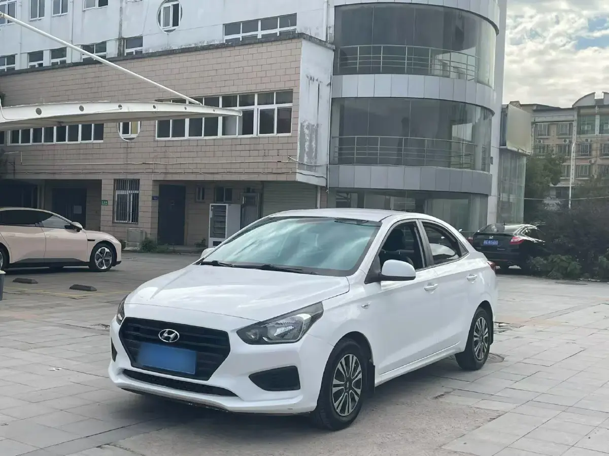 2017 Hyundai Reina 1.4L 95HP L4 5MT