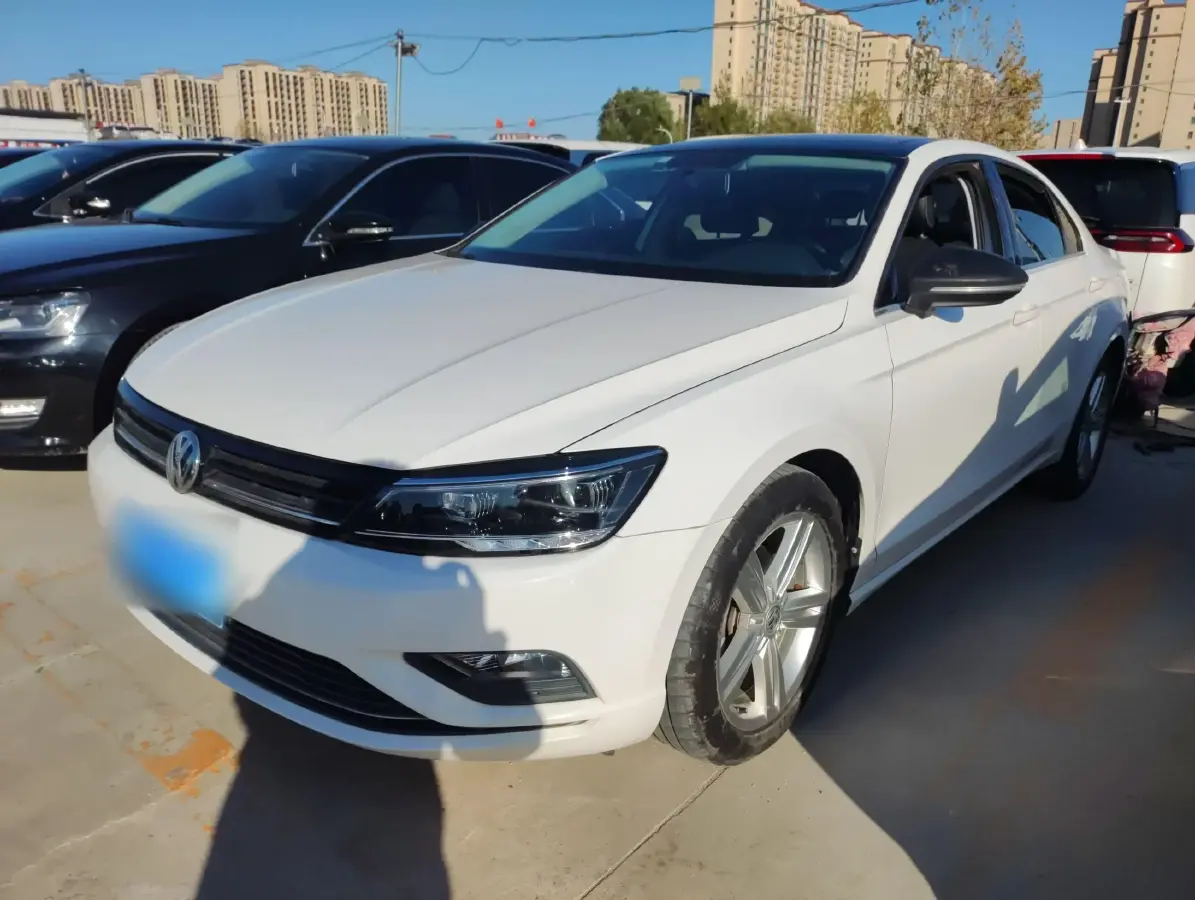 2015 Volkswagen Lamando 1.4T 150HP L4 7DCT