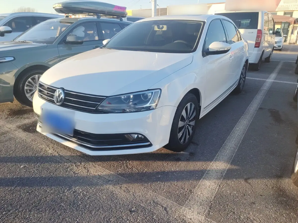 2017 Volkswagen Sagitar 1.6L 110HP L4 5MT
