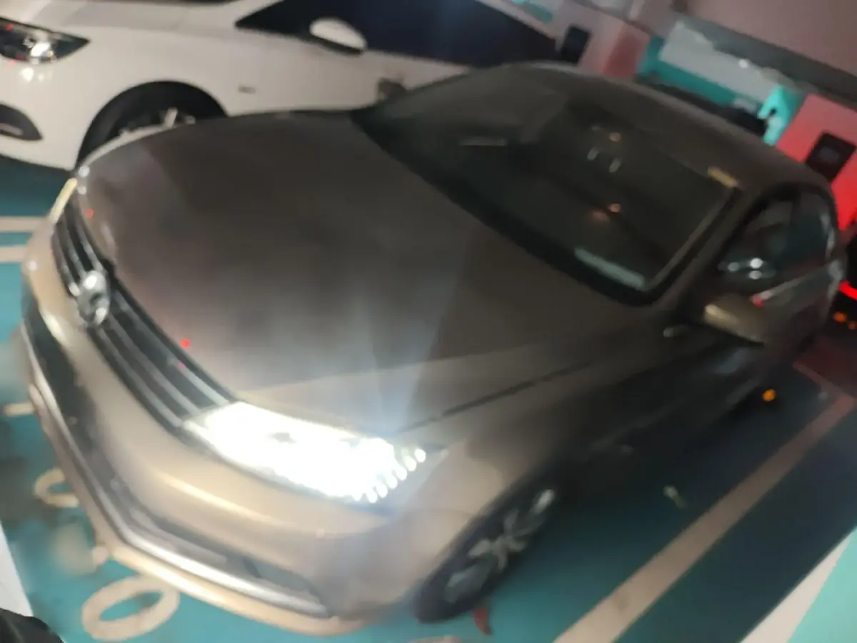 2015 Volkswagen Sagitar 1.4T 131HP L4 7DCT