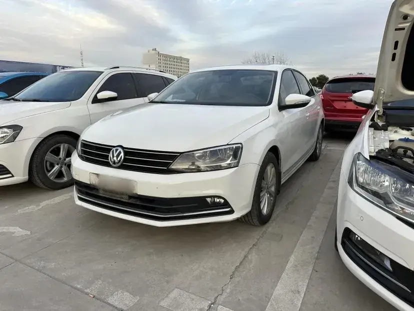 2015 Volkswagen Sagitar 1.6L 110HP L4 6AT