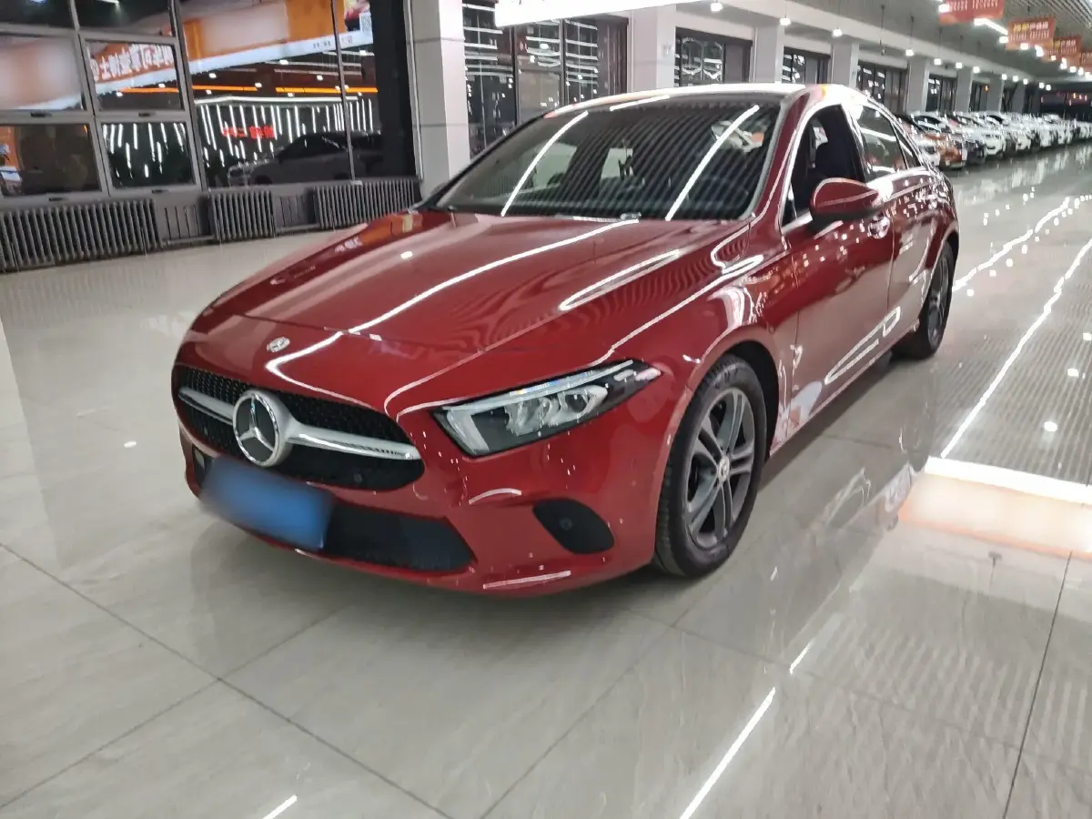 2019 Mercedes-Benz A Class 1.3T 163HP L4 7DCT