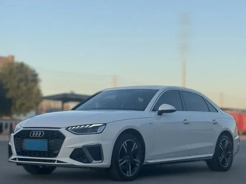 2022 Audi A4L 2.0T 190HP L4 7DCT