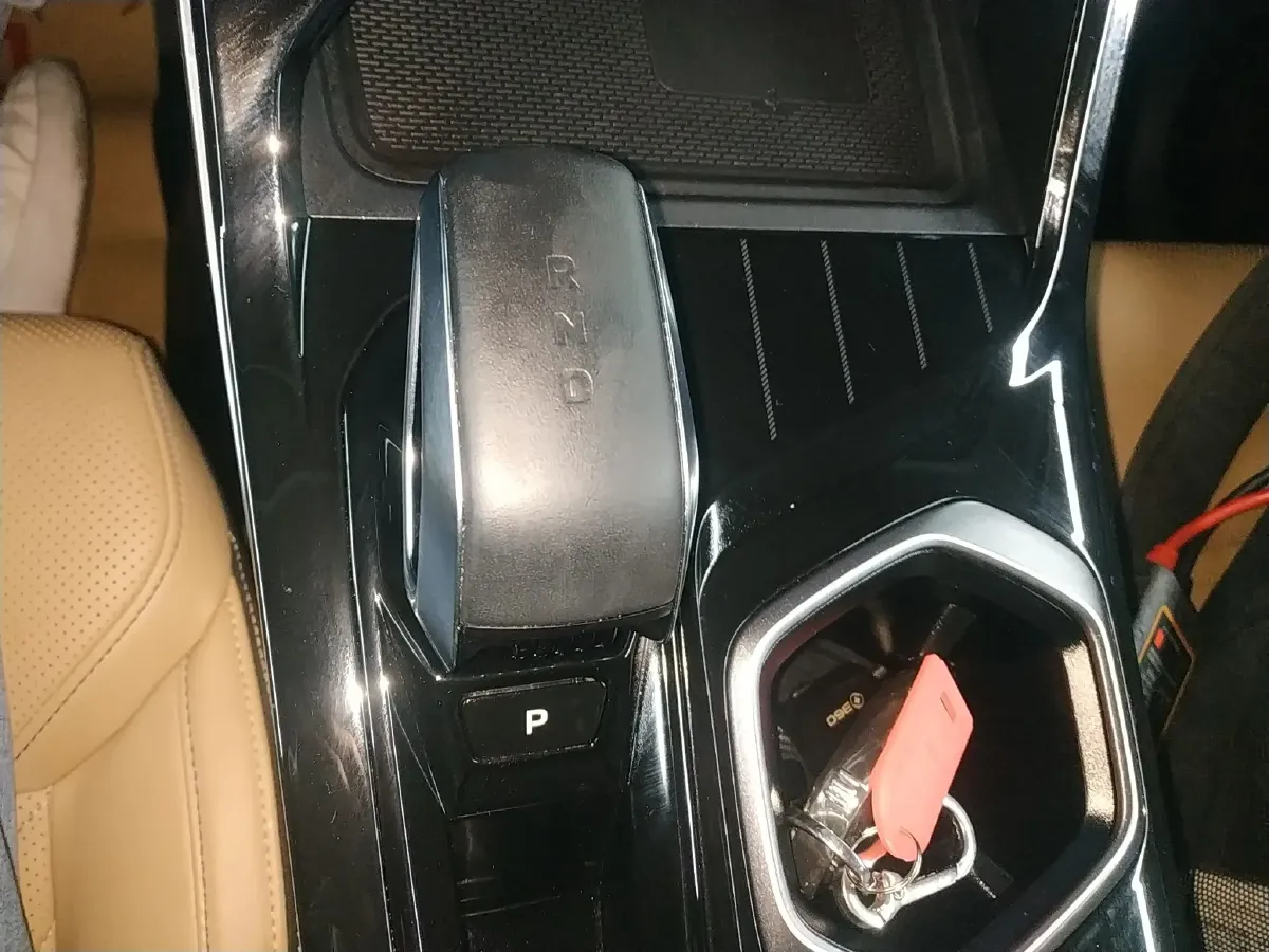 2021 Geely Monjaro 2.0T 218HP L4 7DCT,autocango,china used car exporter,china ev exporter,chinese used car exporter,chinese used ev exporter