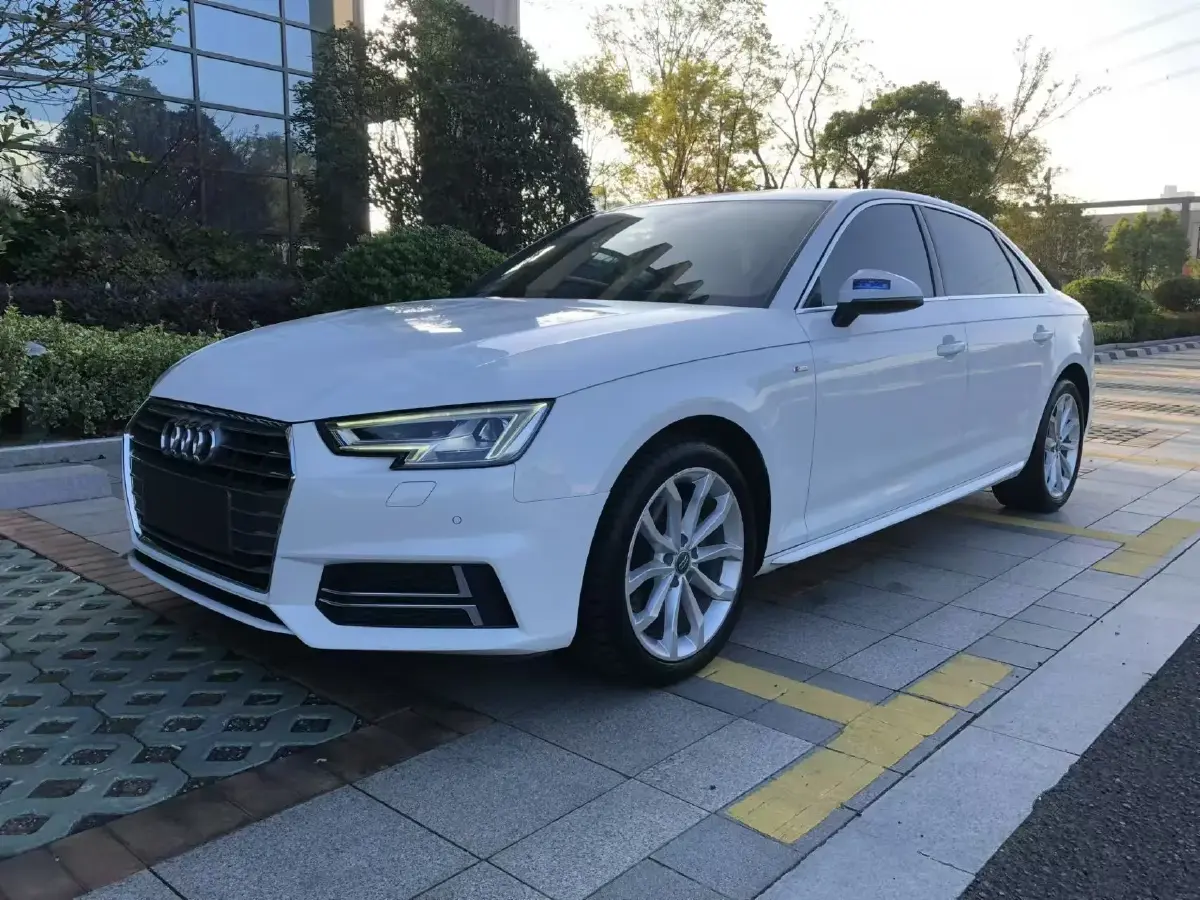 2018 Audi A4L 2.0T 190HP L4 7DCT