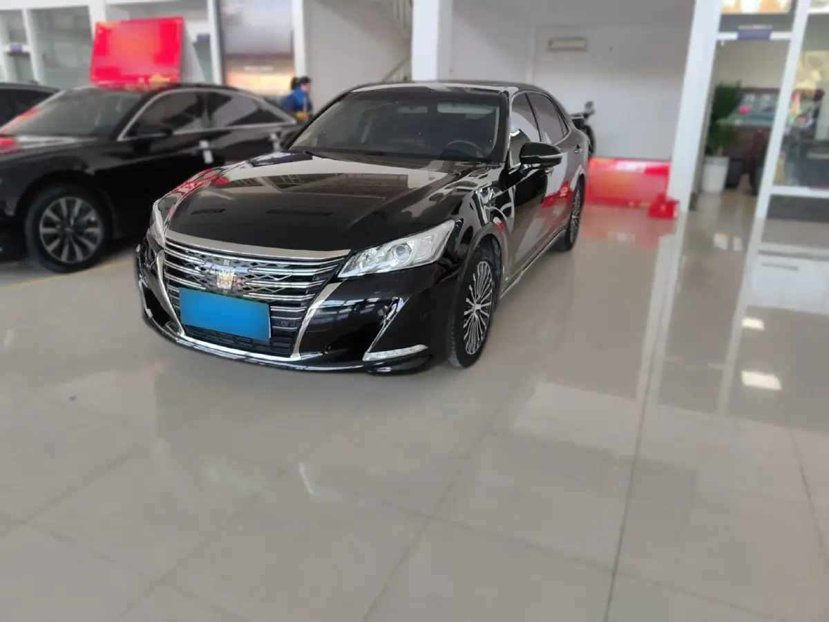 2018 Toyota Crown 2.0T 235HP L4 8AT